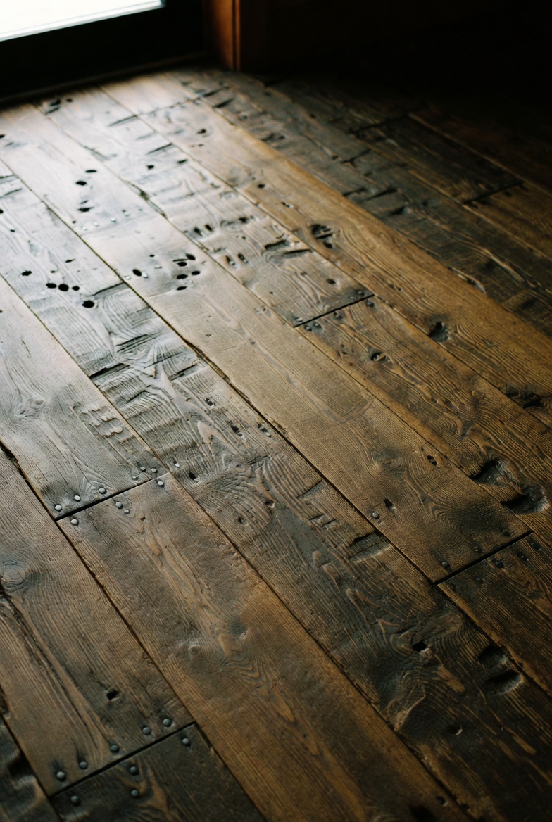 Reclaimed wood hardwood flooring